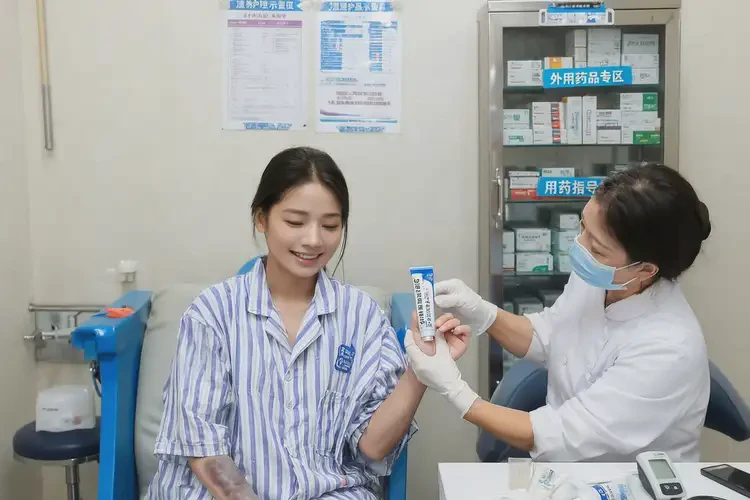 產(chǎn)婦手臂上偶爾長濕疹不管它會自己好嗎(圖2)