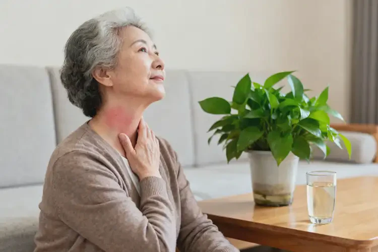 老年人脖子上容易长湿疹能够彻底治愈吗(图1)