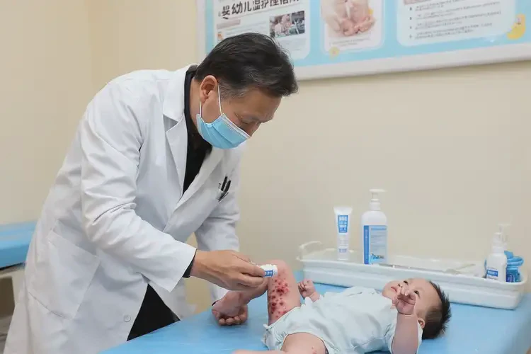 婴幼儿小腿上经常长湿疹能靠自己自愈吗(图3)