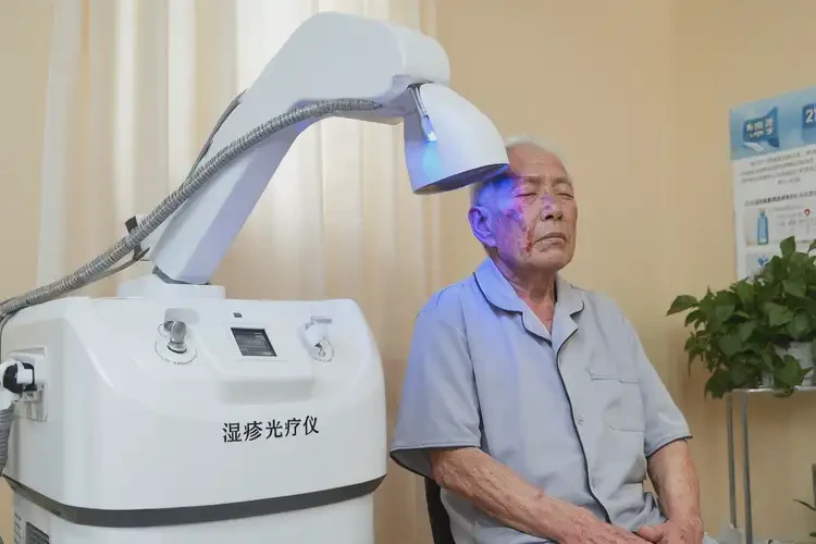 老年人臉上出現(xiàn)濕疹能靠自己自愈嗎(圖2)