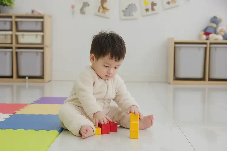 嬰幼兒小腿上容易起濕疹不管它會自己好嗎(圖1)