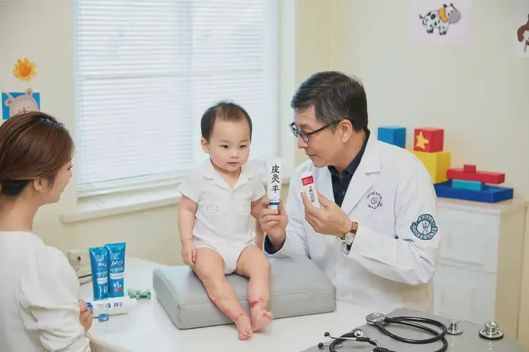 寶寶腳上容易起濕疹能夠徹底治愈嗎(圖1)