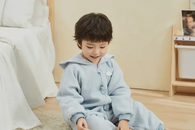 小孩手上出濕疹不管它會(huì)自己痊愈嗎(圖1)