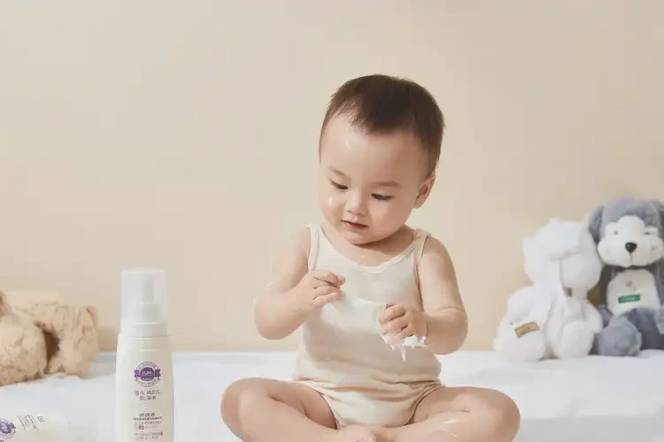 寶寶手上長濕疹能夠徹底治愈嗎(圖2)