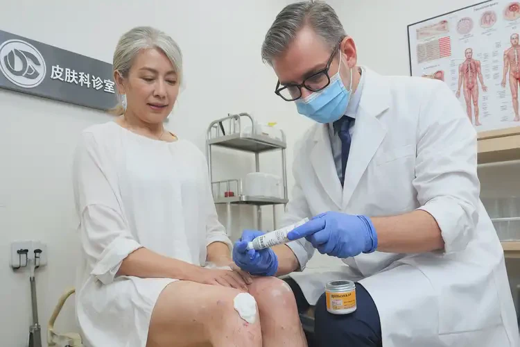 女性身上起濕疹不管它會自己痊愈嗎(圖2)