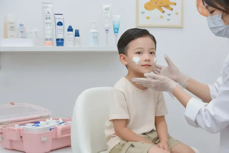 小孩四肢有濕疹能夠徹底治愈嗎(圖2)