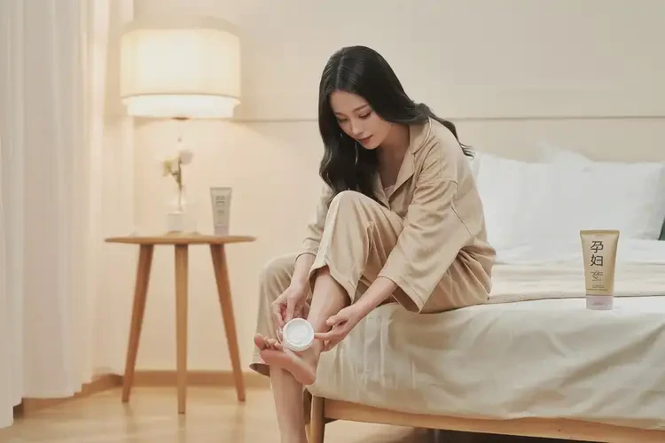 产妇脚上偶尔长湿疹不管它会自己痊愈吗(图2)