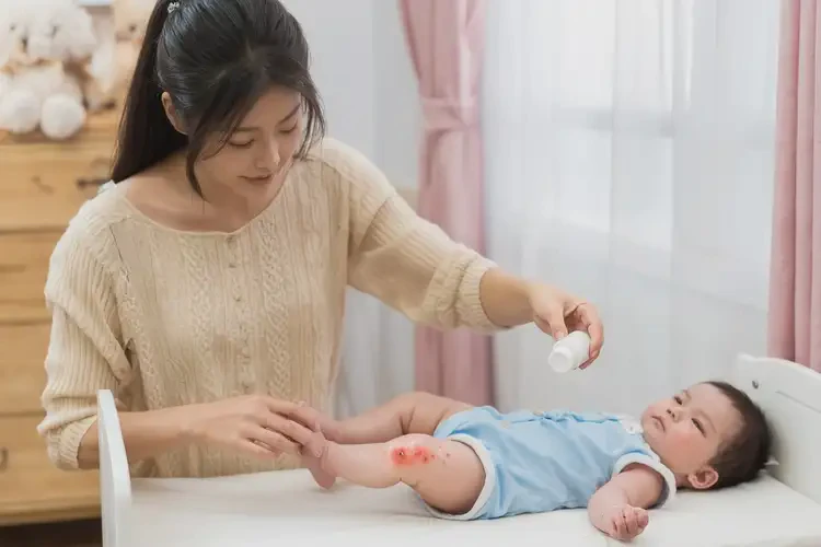 嬰兒身上出濕疹能夠徹底治愈嗎(圖1)