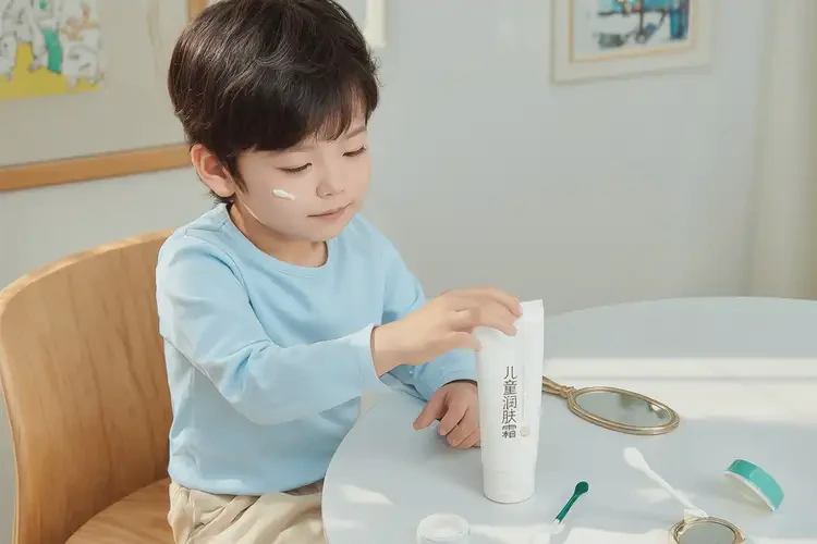 少兒大腿偶爾長(zhǎng)濕疹能夠徹底治愈嗎(圖2)