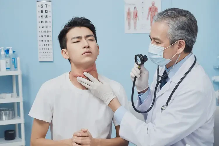 男生脖子上偶爾起濕疹能夠徹底治愈嗎(圖3)