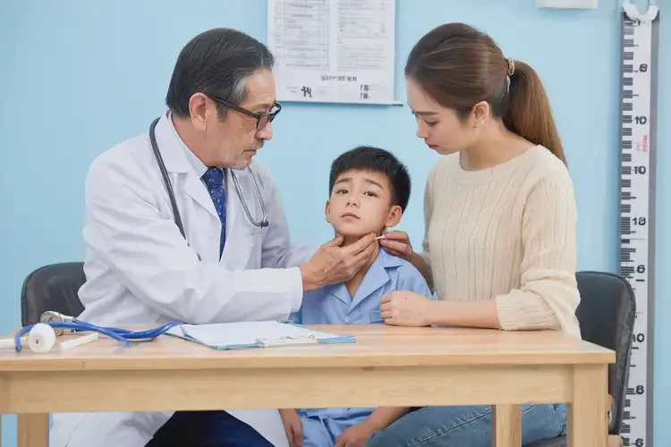 幼兒脖子起濕疹能靠自己自愈嗎(圖2)