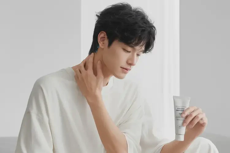 男生脖子上偶爾起濕疹能夠徹底治愈嗎(圖1)