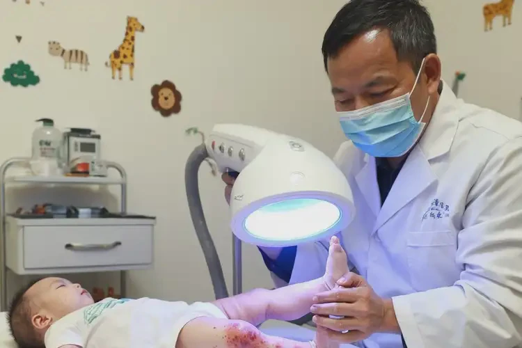 嬰幼兒小腿經(jīng)常長濕疹能徹底自愈嗎(圖1)