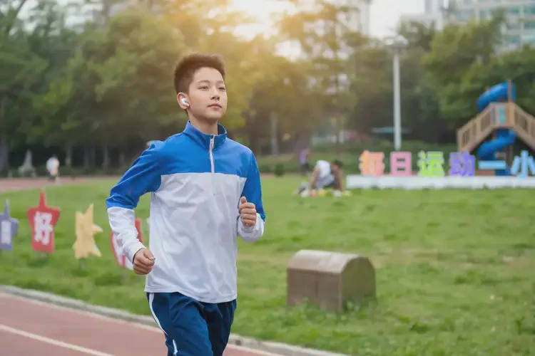 中學生大腿上起濕疹可以徹底自愈嗎(圖1)