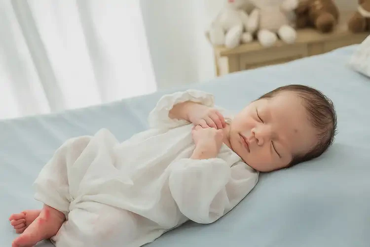 新生兒肚子上經(jīng)常起濕疹可以徹底自愈嗎(圖1)