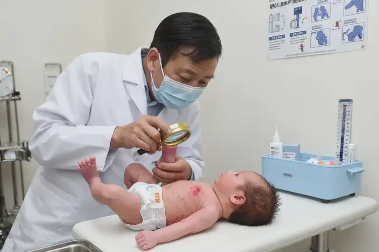 嬰兒屁股經(jīng)常長濕疹不管它會自己自愈嗎(圖2)