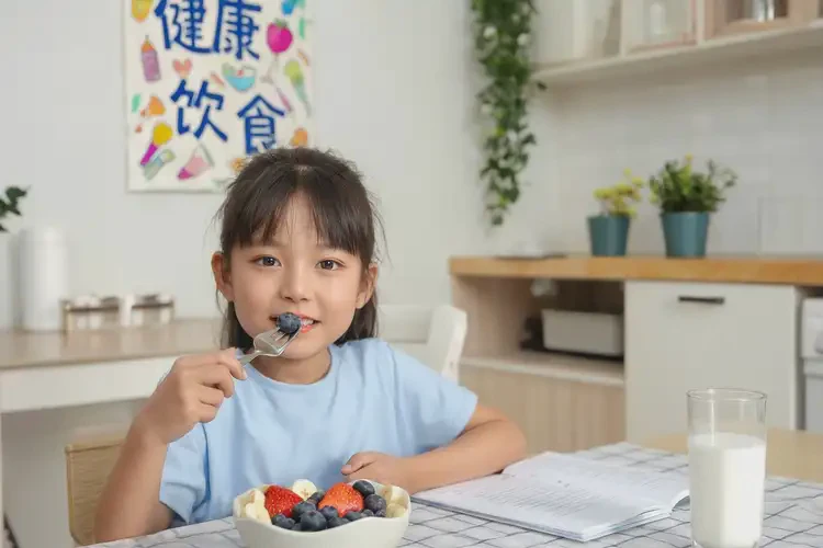 小學(xué)生面部經(jīng)常起濕疹不管它會自己自愈嗎(圖1)