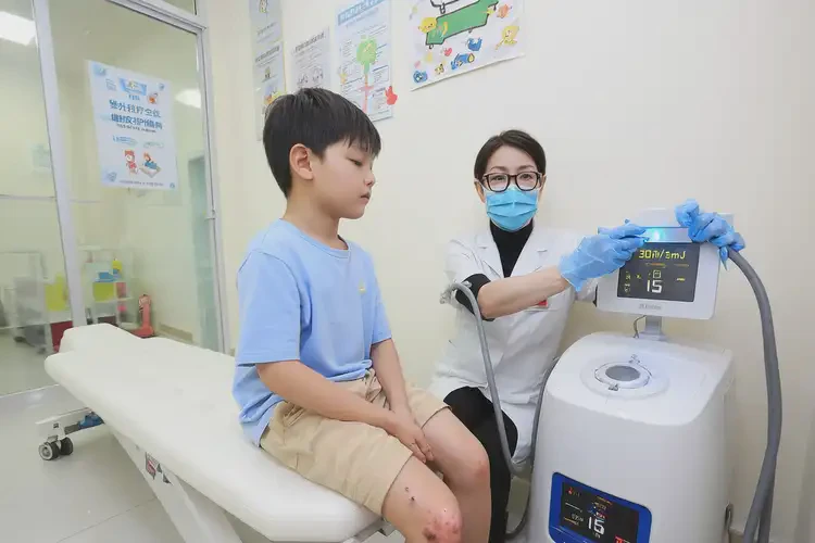 少兒大腿起濕疹不管它會自己好嗎(圖1)