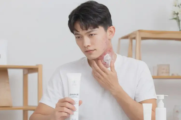 男生脖子長濕疹可不可以徹底自愈(圖1)