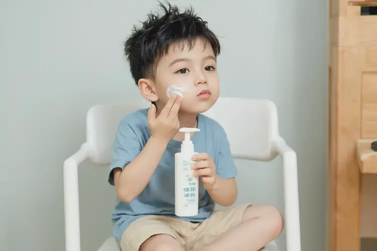 小孩身上容易起濕疹不管它會(huì)自己自愈嗎(圖1)