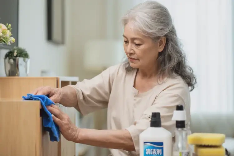 老人脖子上長濕疹可不可以徹底自愈(圖1)