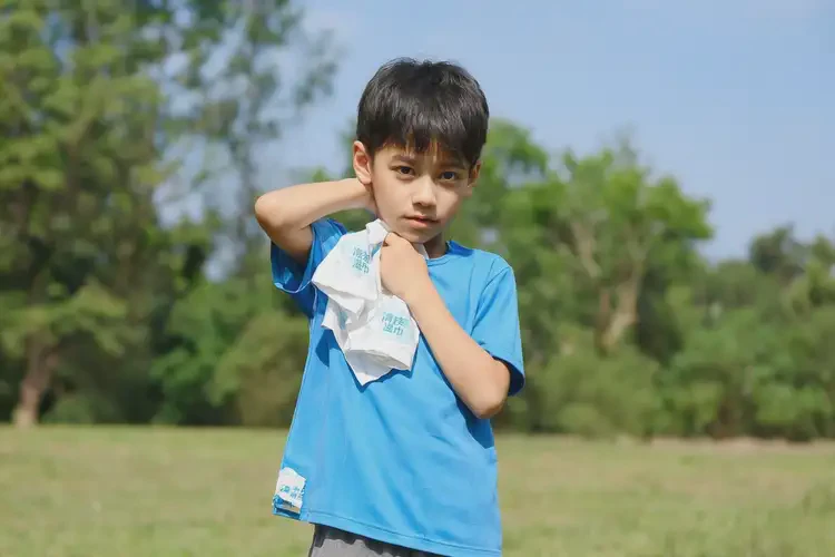 小學(xué)生脖子容易長濕疹能夠徹底治愈嗎(圖2)