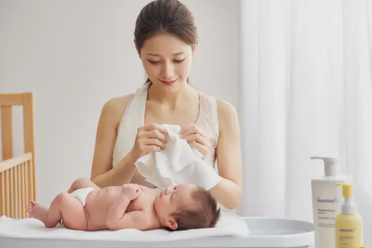 新生兒脖子經(jīng)常長濕疹能靠自己自愈嗎(圖2)