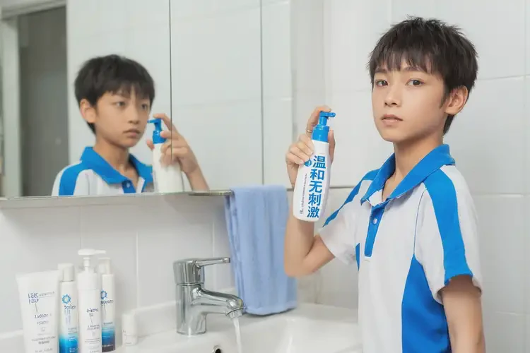 中學(xué)生手臂上長濕疹不管它會(huì)自己自愈嗎(圖2)