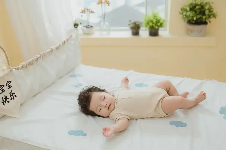 嬰兒肚子上有濕疹能靠自己自愈嗎(圖1)