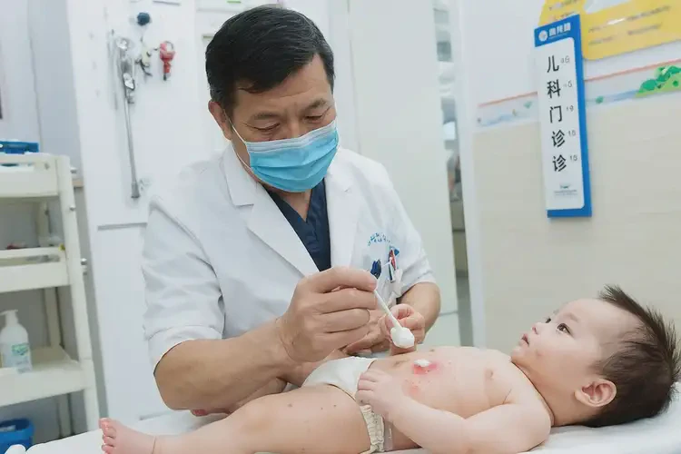 嬰幼兒肚子上出濕疹能夠徹底治愈嗎(圖3)