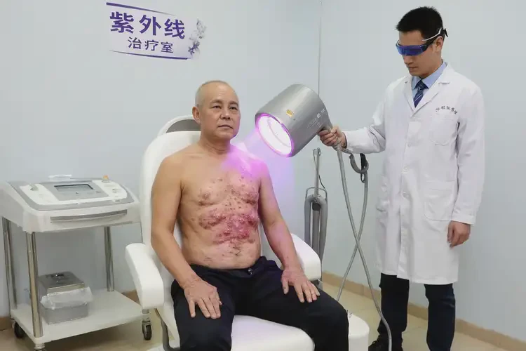 男人肚子上經(jīng)常起濕疹能夠徹底治愈嗎(圖1)