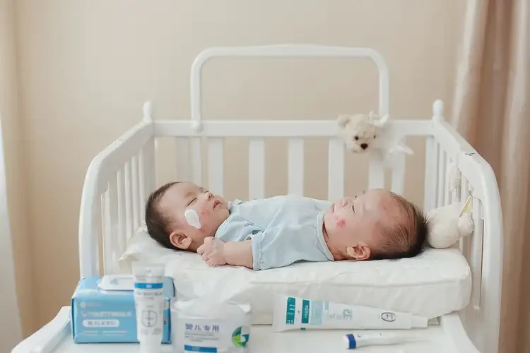 嬰兒脖子經(jīng)常起濕疹能夠徹底治愈嗎(圖2)