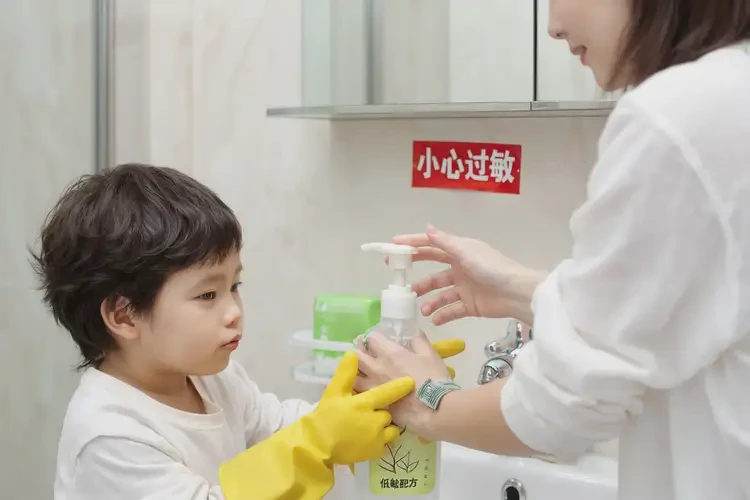 小學(xué)生手上有濕疹能靠自己自愈嗎(圖2)