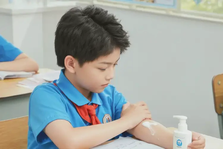 小學(xué)生四肢出現(xiàn)濕疹能徹底自愈嗎(圖2)