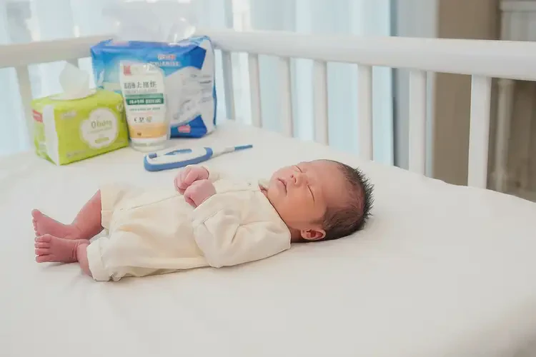 新生兒臉上起濕疹可以徹底自愈嗎(圖2)