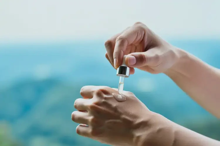 青年人四肢經(jīng)常起濕疹能夠徹底治愈嗎(圖1)