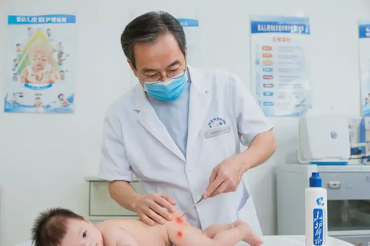 少兒屁股出現(xiàn)濕疹可不可以徹底自愈(圖3)