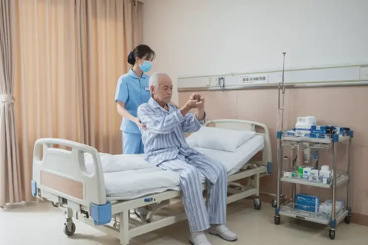 高齡老人屁股上容易長(zhǎng)濕疹可以徹底自愈嗎(圖1)