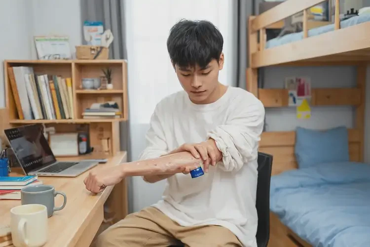 大學生屁股上容易起濕疹不管它會自己自愈嗎(圖2)