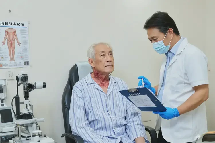 高齡老人脖子上有濕疹可以徹底自愈嗎(圖1)