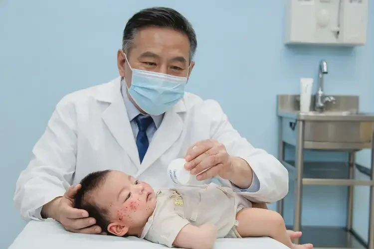 嬰幼兒臉上有濕疹不管它會自己痊愈嗎(圖3)