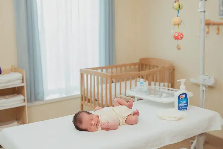 新生兒手臂上偶爾長(zhǎng)濕疹不管它會(huì)自己好嗎(圖1)