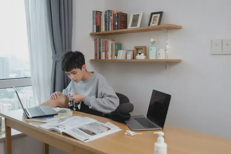 大學生小腿上經常長濕疹可以徹底自愈嗎(圖1)