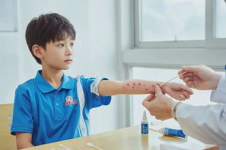 小學(xué)生四肢出現(xiàn)濕疹能徹底自愈嗎(圖3)