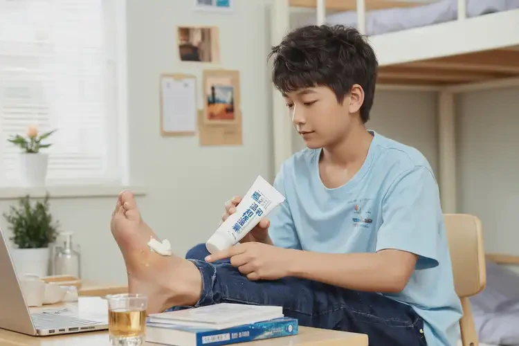 大學生小腿上出現(xiàn)濕疹能不能徹底自愈(圖3)