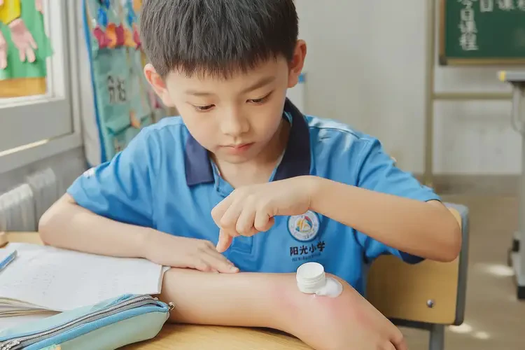 小学生大腿上起湿疹不管它会自己好吗(图2)