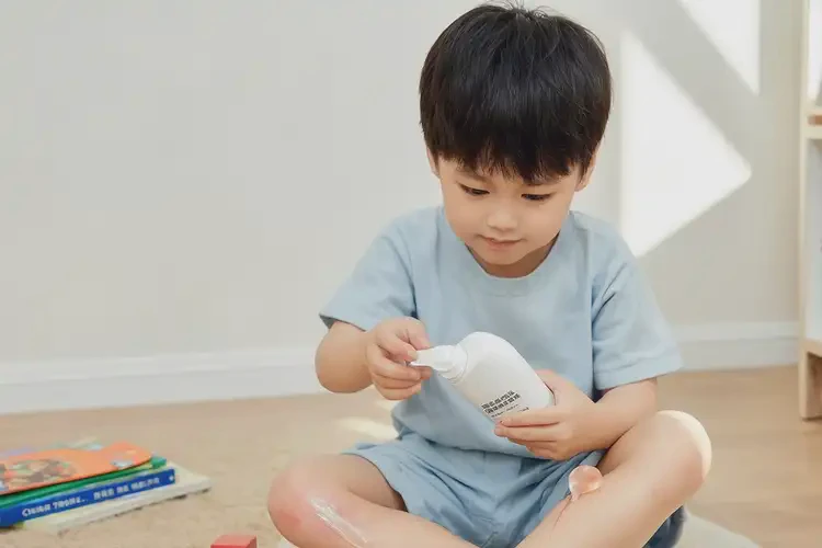 少兒大腿上出現(xiàn)濕疹不管它會(huì)自己好嗎(圖1)