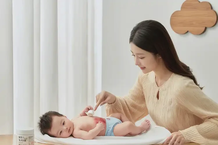 嬰兒肚子上有濕疹能靠自己自愈嗎(圖3)