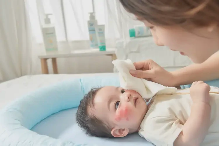 嬰兒臉上經(jīng)常長(zhǎng)濕疹可不可以徹底自愈(圖2)