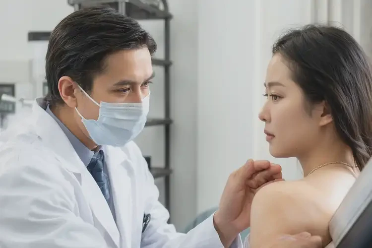 女性肚子上經(jīng)常長濕疹不管它會自己好嗎(圖3)